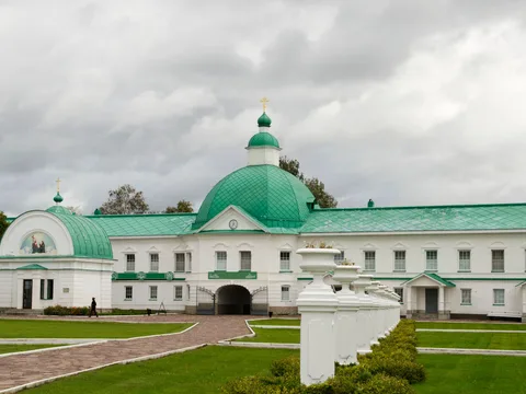 За духовностью и исцелением: к древним монастырям и Святому источнику