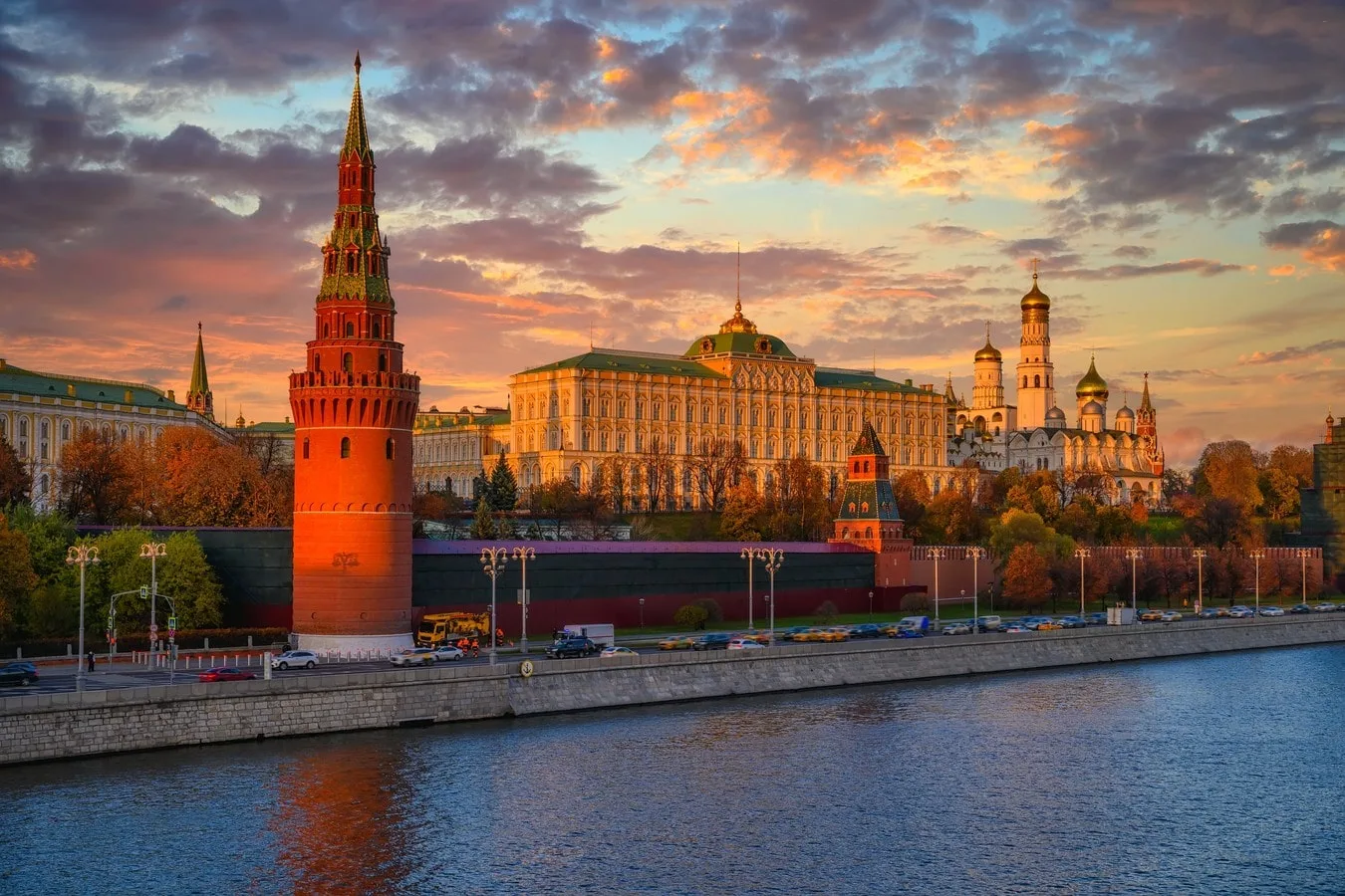 Теплоходная прогулка от Зарядья до Киевской (1 ч 15 мин)