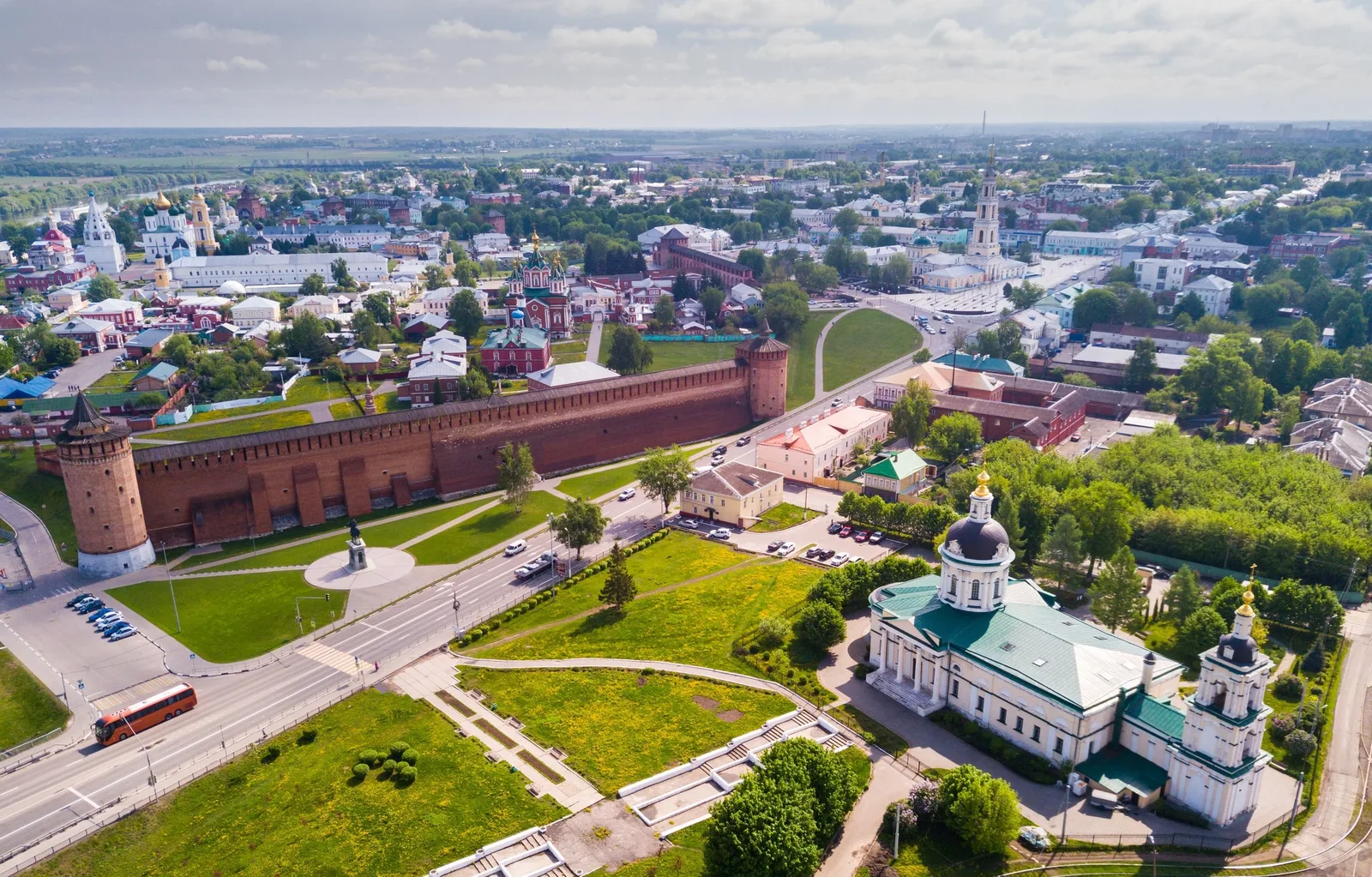 Автомобильная прогулка по городу (на транспорте туристов)