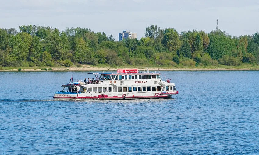«Город Горький»: экскурсионный рейс на теплоходах «Москва-143»/«Москва-198»