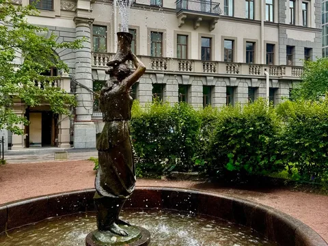 В шаге от Невского: что скрывают петербургские особняки