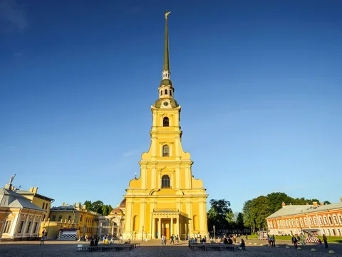 Петропавловская крепость: собор, тюрьма и старинные стены