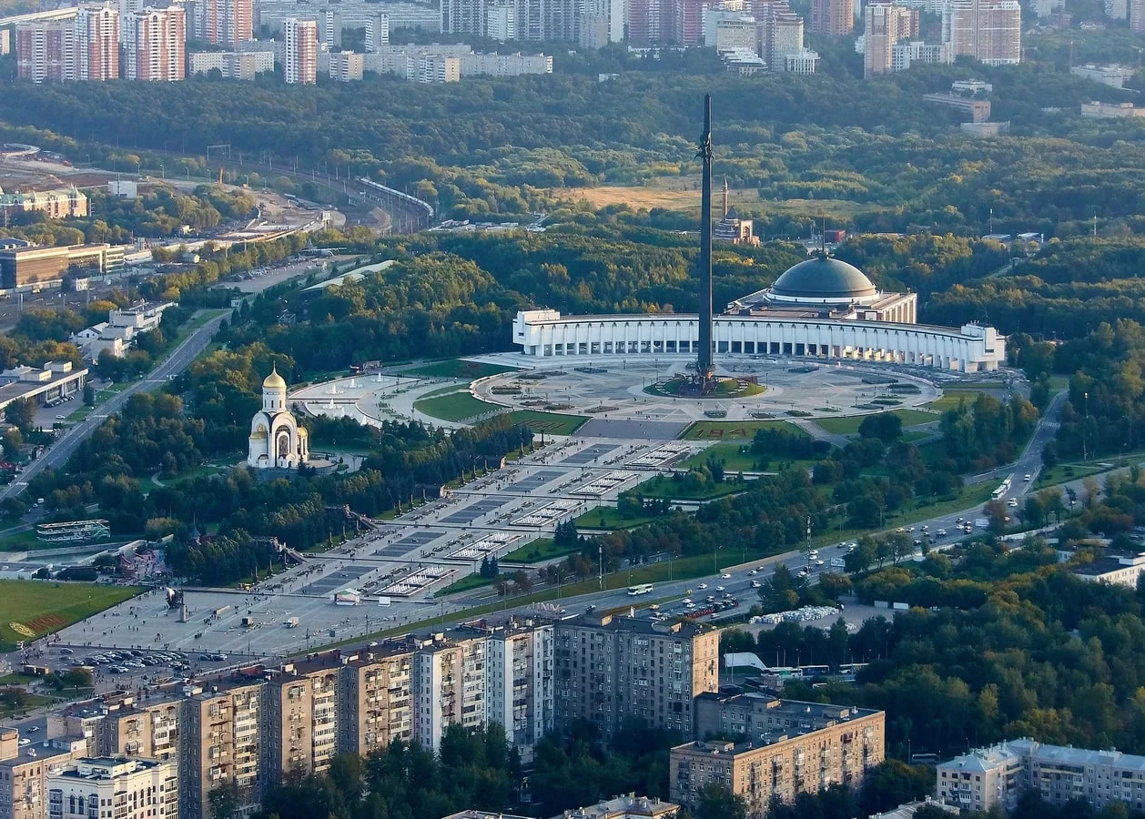 Храмы и памятники парка Победы