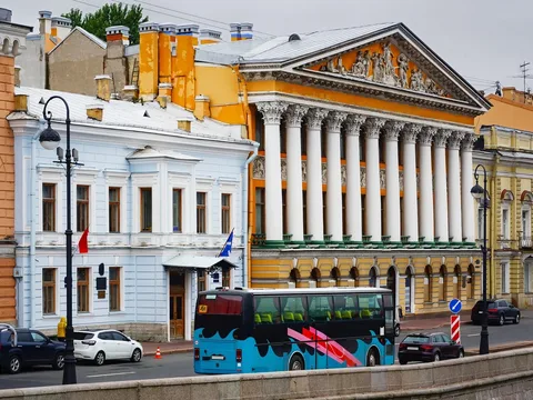 По удивительному особняку Румянцева