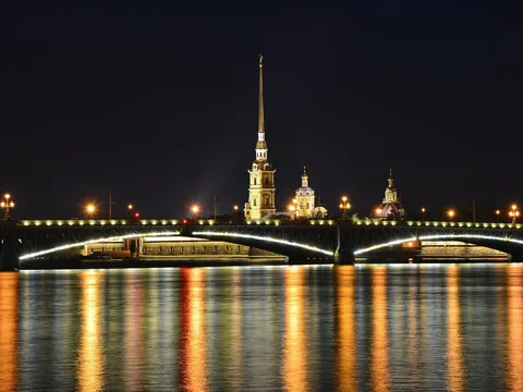 Ночной Петербург: автобусная экскурсия и теплоходная прогулка
