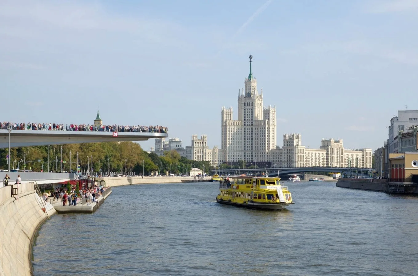 Речная прогулка «Лето в Москве»: от Киевского вокзала до парка «Зарядье»