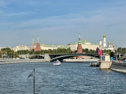 "По самой главной улице Москвы" - круглогодичная речная экскурсия на яхте флотилии "Рэдиссон"