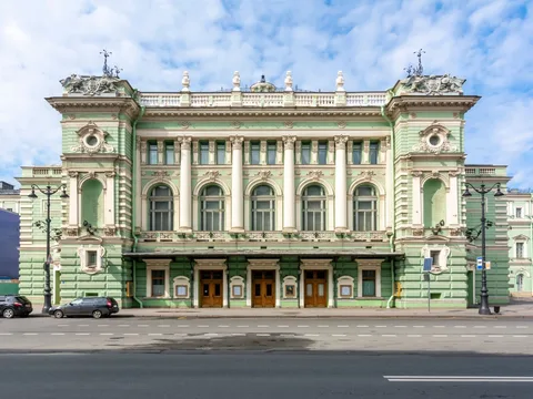 Старый Петербург: от Театральной площади к Новой Голландии