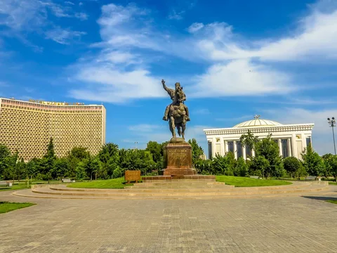 «Красавец Ташкент»: авто-пешеходная экскурсия