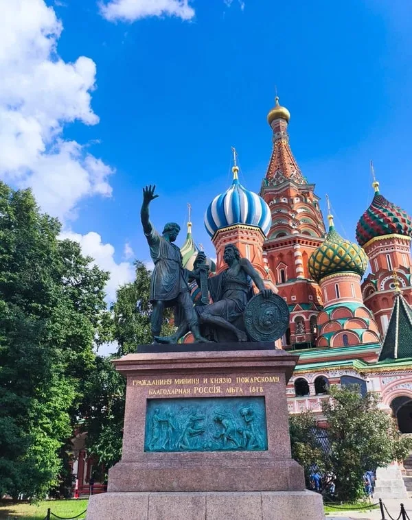 Красная площадь и Варварка. Знакомые места — незнакомые истории