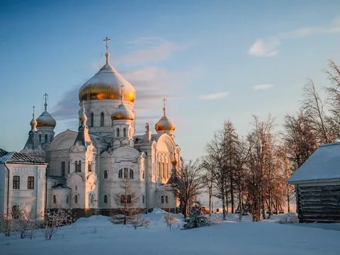 4 в 1: Кунгурская пещера, Кунгур, Белогорский монастырь и скала Ермак
