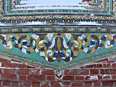 Ярославские изразцы: глазурь, огонь и фантазия (на вашем авто)