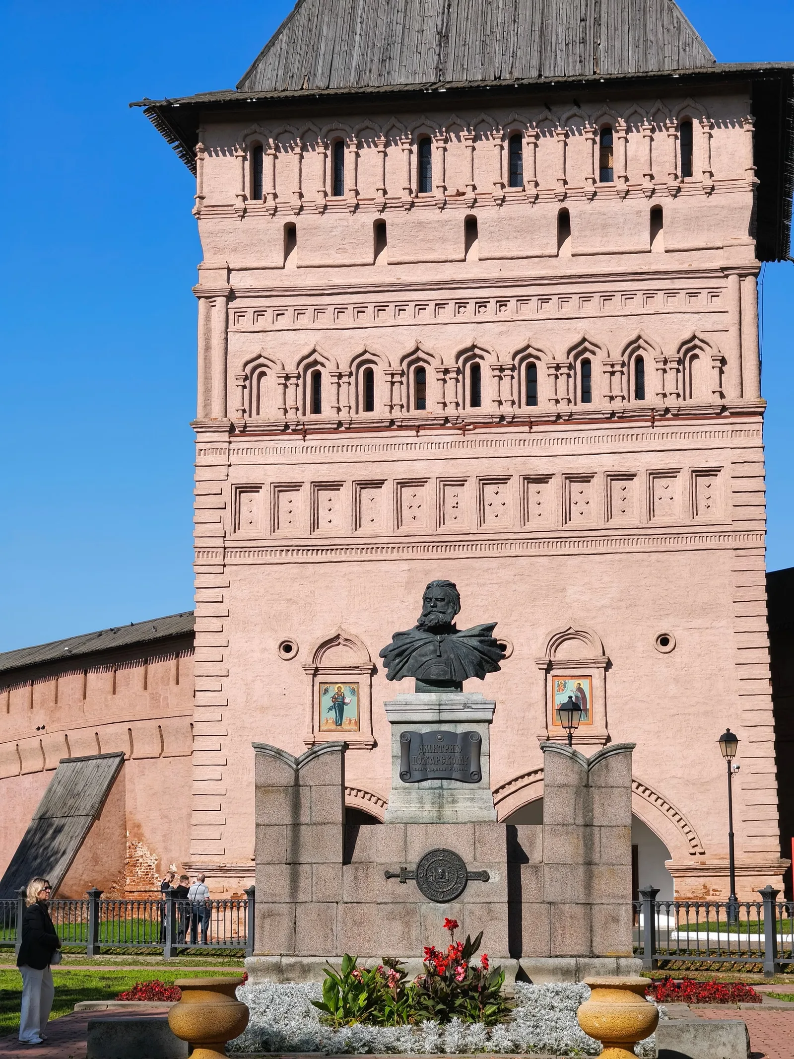 Стоит красуясь аки град мужской Спасо-Ефимиев монастырь.