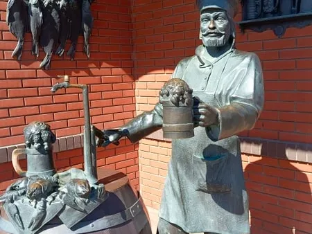 Обзорная прогулка по Самаре с посещением легендарного бара (18+)