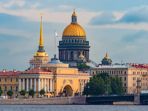 Золотой купол Исаакиевского собора — с воды