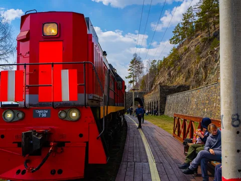 На катере по Байкалу вдоль КБЖД: из Иркутска в мини-группе
