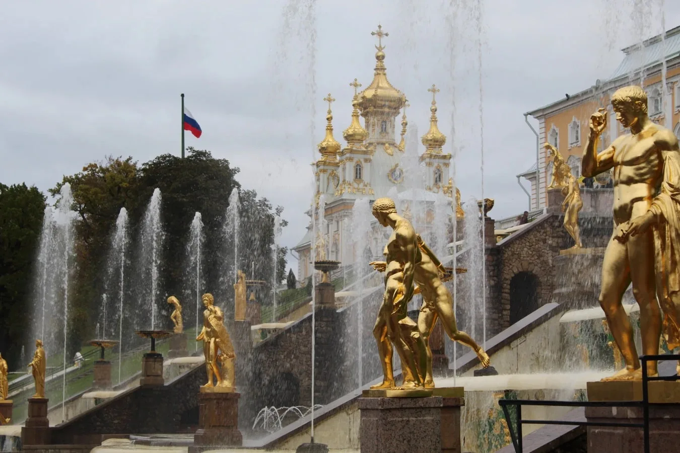 Из Санкт-Петербурга — в царство фонтанов Петергофа (с возвращением на метеоре)