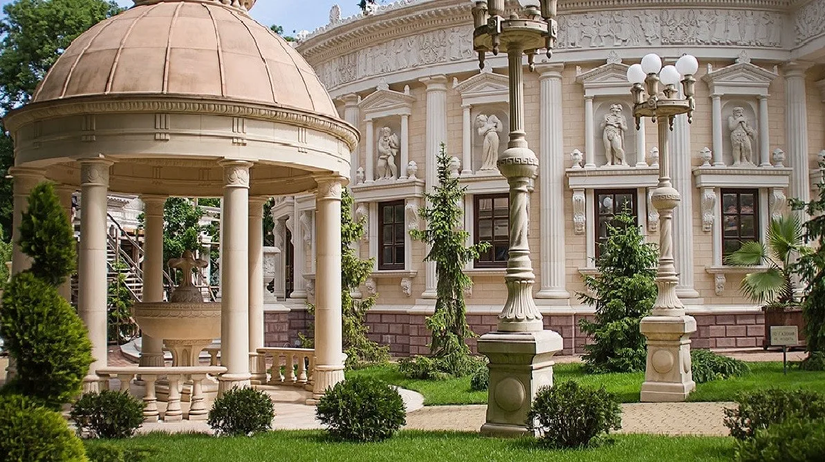 Старый парк Кабардинки: экскурсия из Геленджика