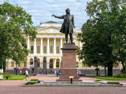 Экскурсия по Русскому музею: главное в Михайловском дворце (билет включён)