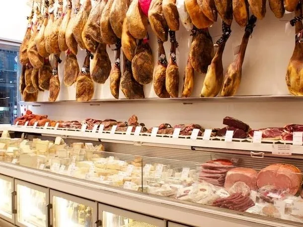 Сыры и хамон легендарной марки Joselito под дивное вино
