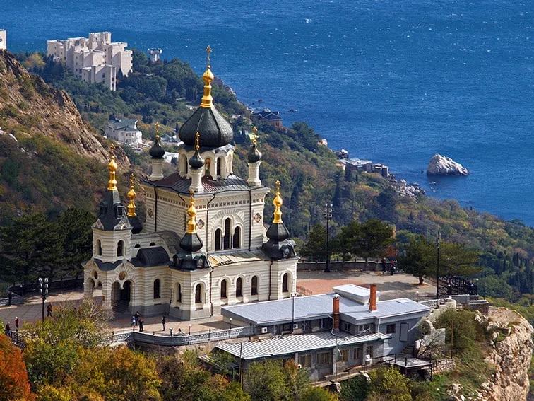 Уникальный Форос: долины, море, горы, пещеры, имения.