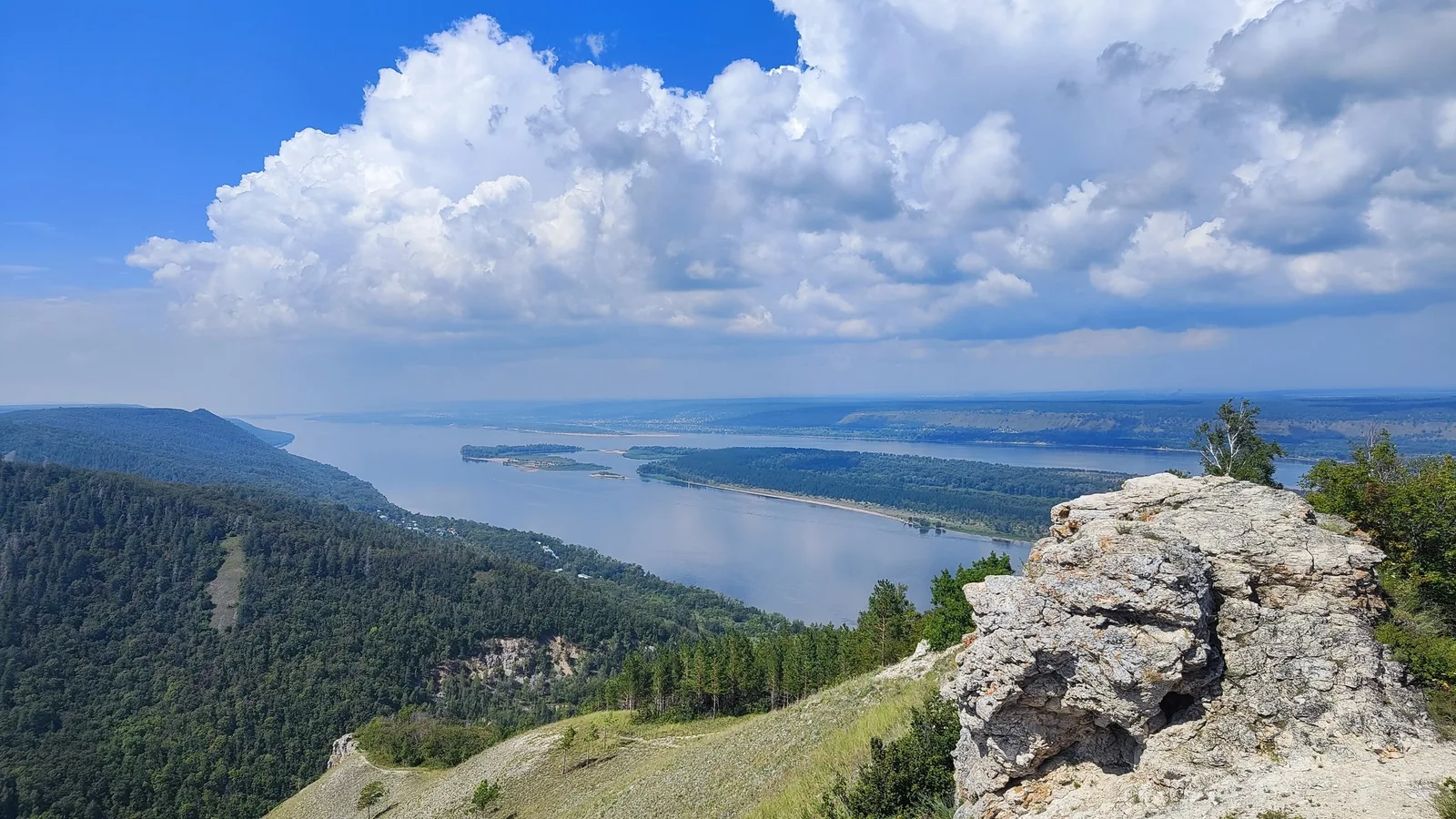 Там, где горы смотрят в море