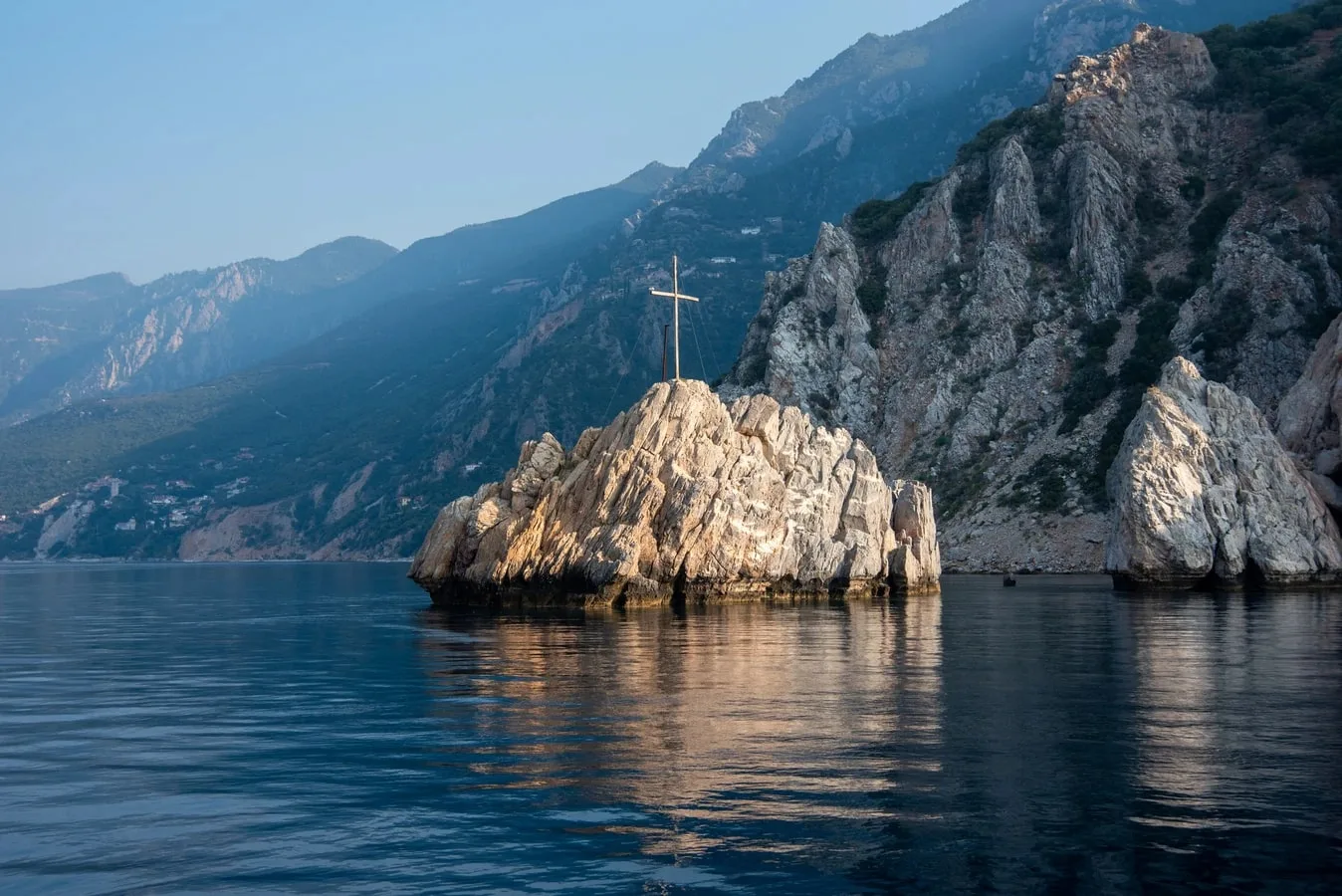 Морской круиз вдоль побережья Афона