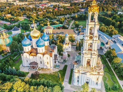 Сергиев Посад: возле стен монастырских
