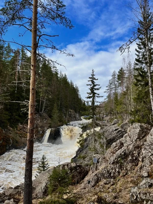 К водопаду Кивач, мрамору Белой горы и Поор-порогу — из Петрозаводска