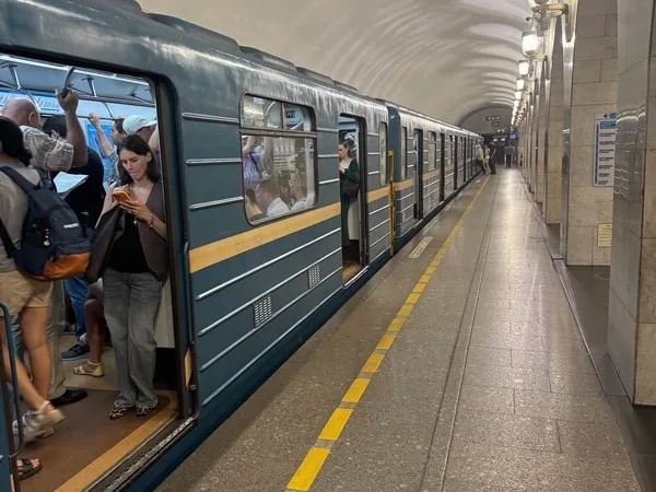 Петербургский метрополитен: обзорная экскурсия по историческим станциям метро