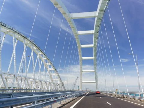 Крымский мост и старинная Керчь