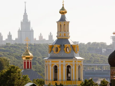 Изразцовые чудеса столицы: по храмам Москвы