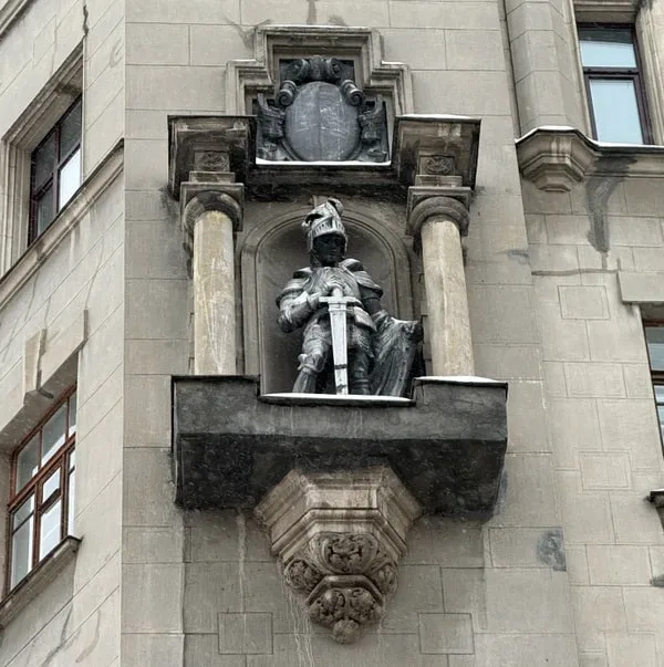 Арбатский бестиарий, истории дореволюционных миллионеров и стрит-арт