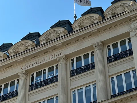 Мода сквозь улицы Парижа: от Людовика XIV до Dior