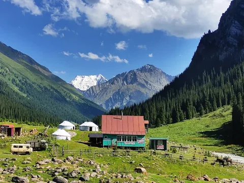 Ущелье Алтын-Арашан, Каракол и термальные источники