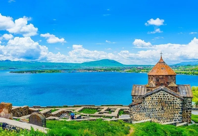 Озеро Севан,  Севанаванк, канатная дорога Цахкадзора, монастырь Кечарис