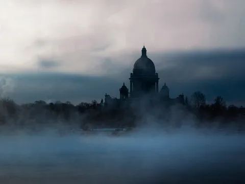 Мифы и легенды Петербурга: прогулка по водным артериям загадочного города