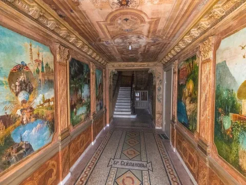 Парадные Сололаки: тёплая прогулка и чаепитие в старинной квартире