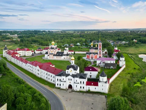 Святыни Ростова: четыре главных монастыря на транспорте туристов