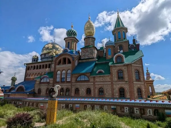 Вселенский храм — место встречи всех религий