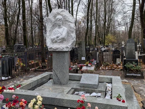 Кумиры, герои и святые старинного Ваганьковского кладбища