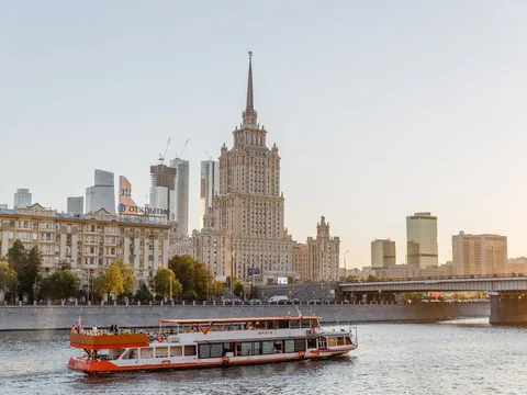 Автобусная экскурсия «Семь Сталинских сестер. Легенды высоток Москвы»