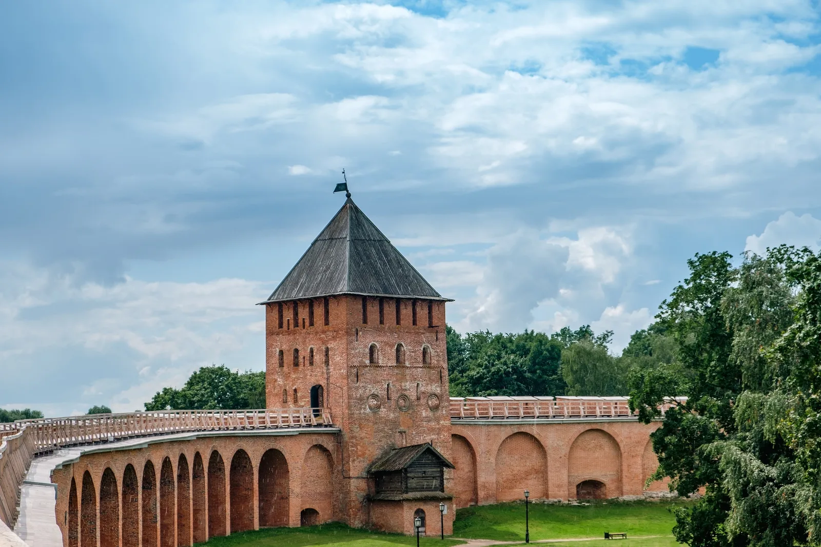 Самостоятельная экскурсия Новгородский Детинец: Кремль в Великом Новгороде