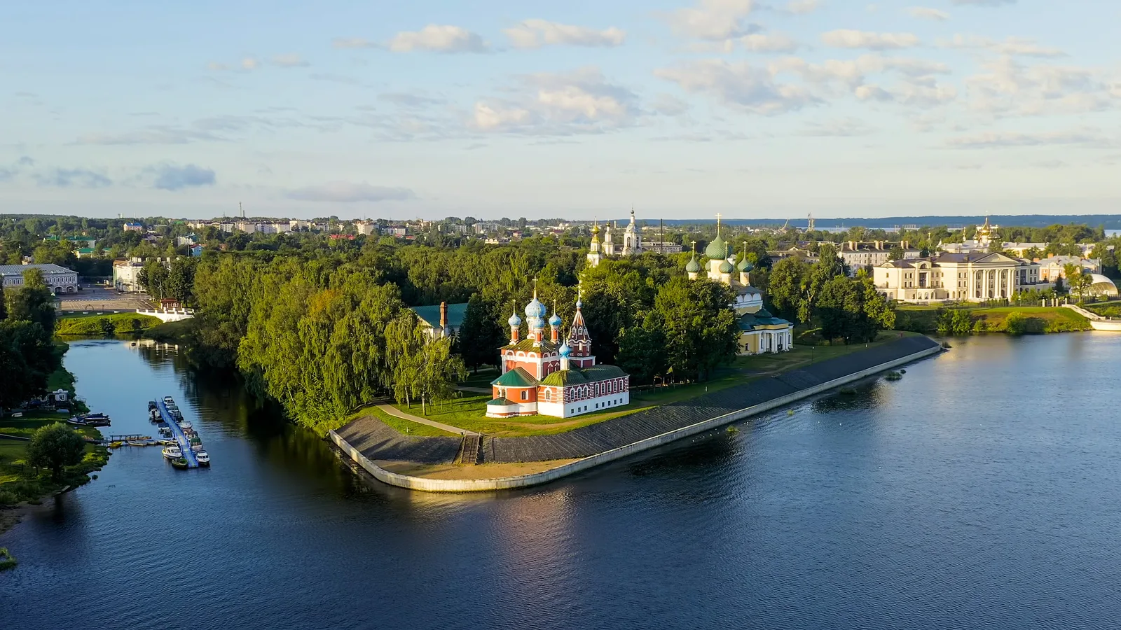 Русь святая, путешествие по городу на реке времени