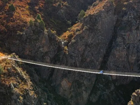 Небесный мост в ущелье Чункурчак