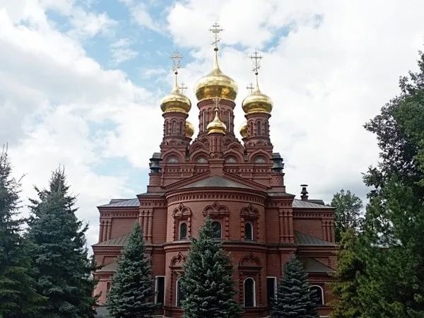 К востоку от Лавры: святые места среди рек и лесов