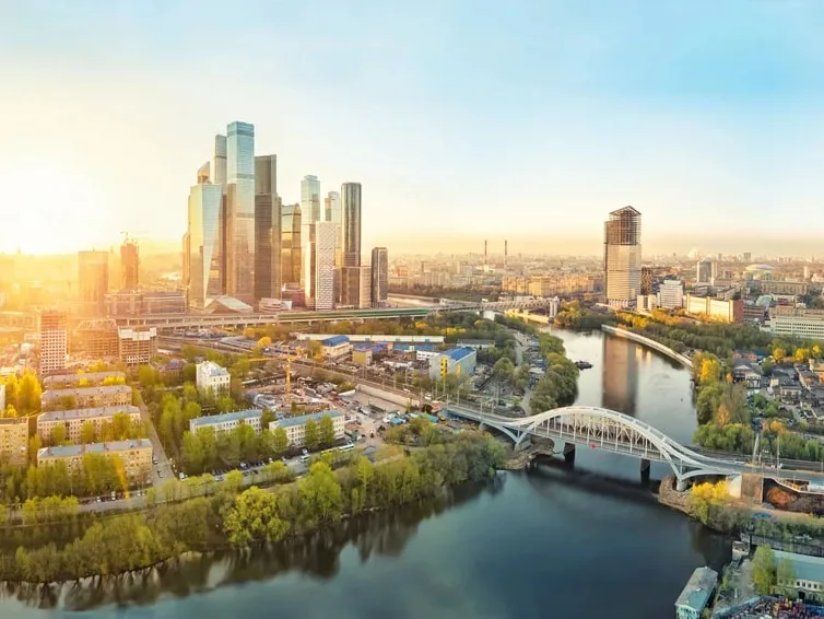«Я гуляю по Москве» — на теплоходе «Августина» или «Соболь» от Сити до Крымского моста