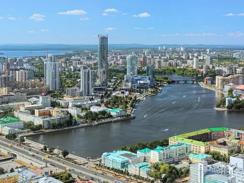 Екатеринбург — завод среди городов и город среди заводов