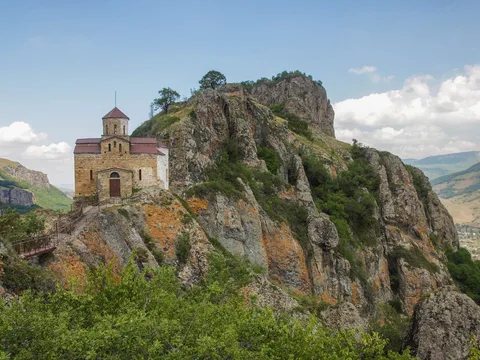 Из Домбая — в Шоанинский храм и Сырные пещеры