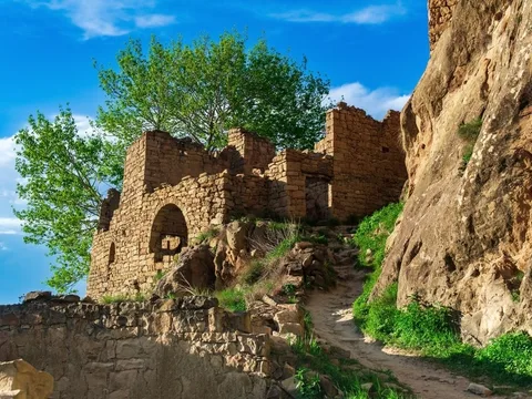 Горный аул-призрак Гамсутль, Чохские террасы и Салтинский водопад